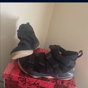Lebron Soldier Xl (Basketball Shoes)